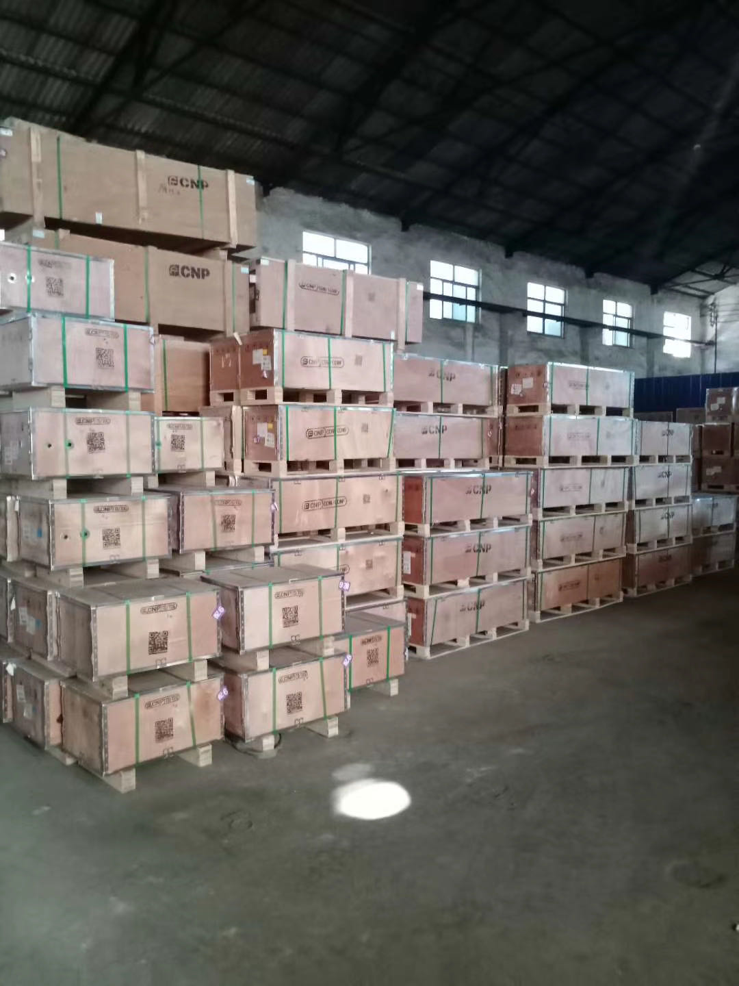 西安湛江(jiāng)耀久设备制(zhi)造有限公司(si)庫房