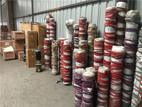 西安潛水(shuǐ)泵廠家庫房(fáng)